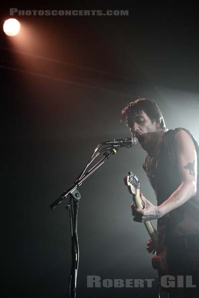 HANDSOME FURS - 2009-02-11 - PARIS - Point Ephemere - Dan Boeckner